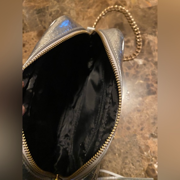Victoria Secret~Silver Snake Print Crossbody with Gold Chain, Silver Tassel NWOT - Picture 6 of 15